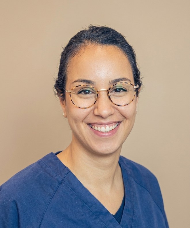 Portrait du Dr Fenjiro Inès, orthodontiste